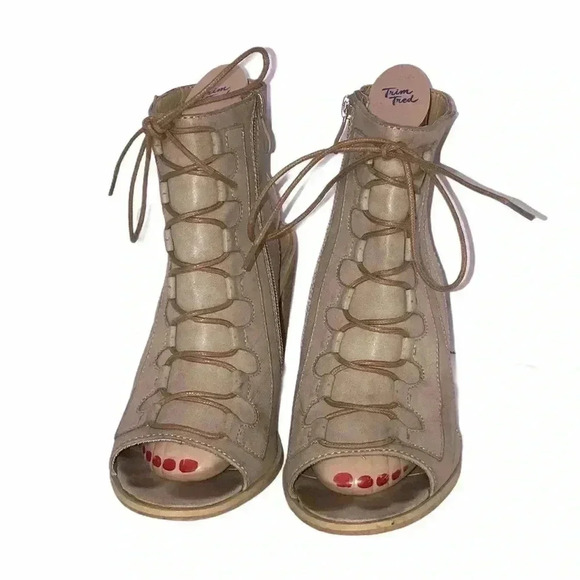 Very Volatile Tie Up Peep Toe Size 9 - Picture 2 of 8